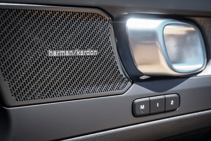 2025 Volvo XC40 Ultra B4 Bright