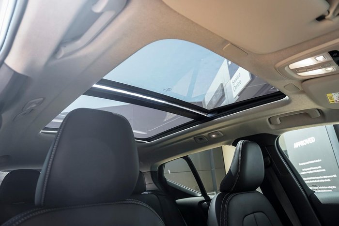 2025 Volvo XC40 Ultra B4 Bright