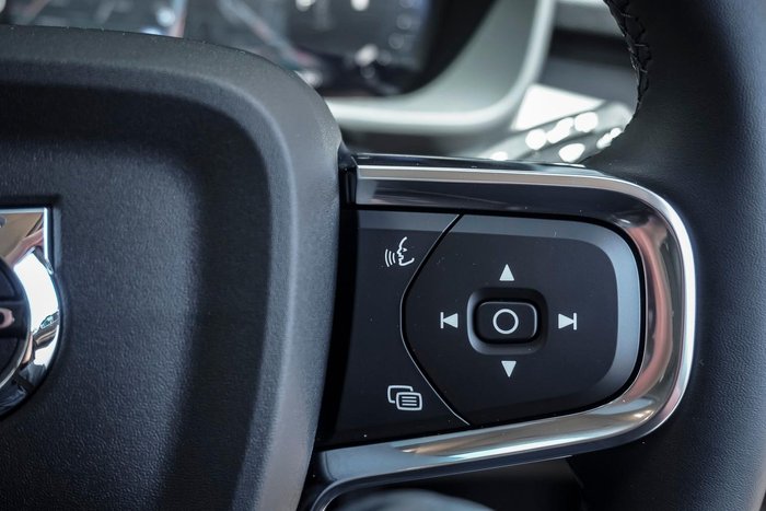 2025 Volvo XC40 Ultra B4 Bright