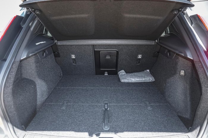 2025 Volvo XC40 Ultra B4 Bright