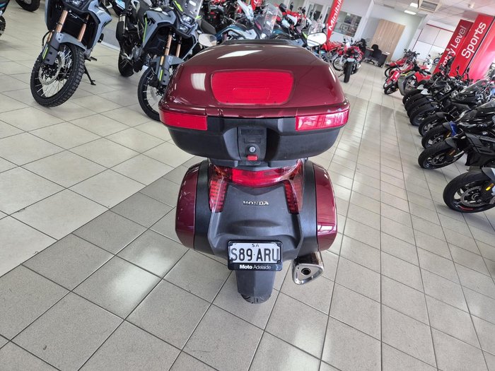 2009 Honda NT700V (Deauville) NT Red