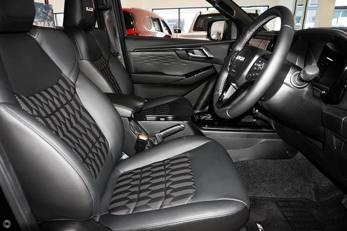 2025 Isuzu D-MAX BLADE