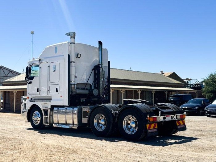 2016 Kenworth K200 Big Cab 6X4 Prime Mover **Service History**