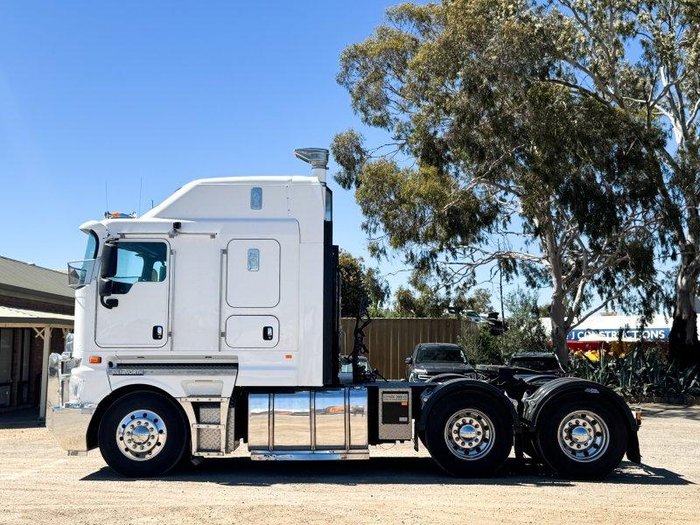 2016 Kenworth K200 Big Cab 6X4 Prime Mover **Service History**