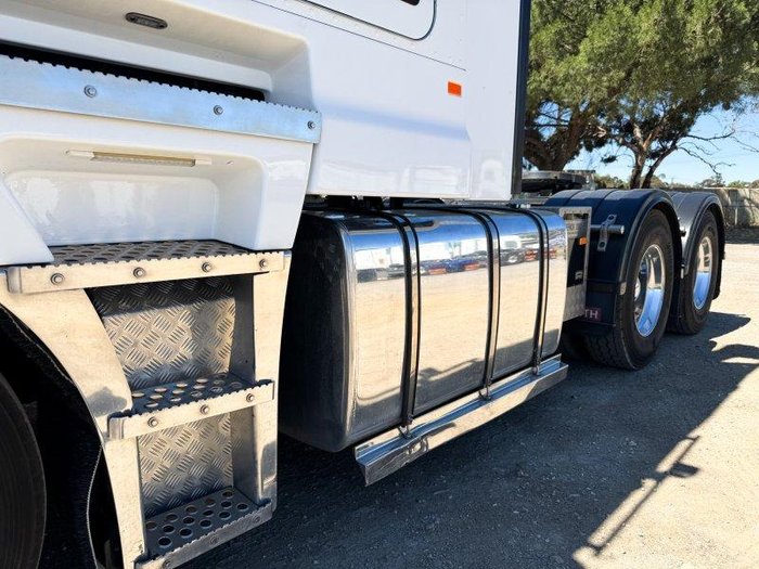 2016 Kenworth K200 Big Cab 6X4 Prime Mover **Service History**