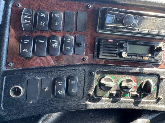 2016 Kenworth K200 Big Cab 6X4 Prime Mover **Service History**