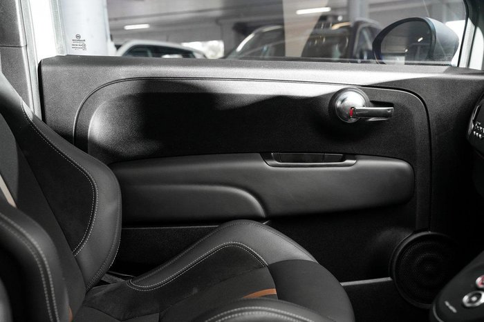 2020 Abarth 695 70 Anniversario