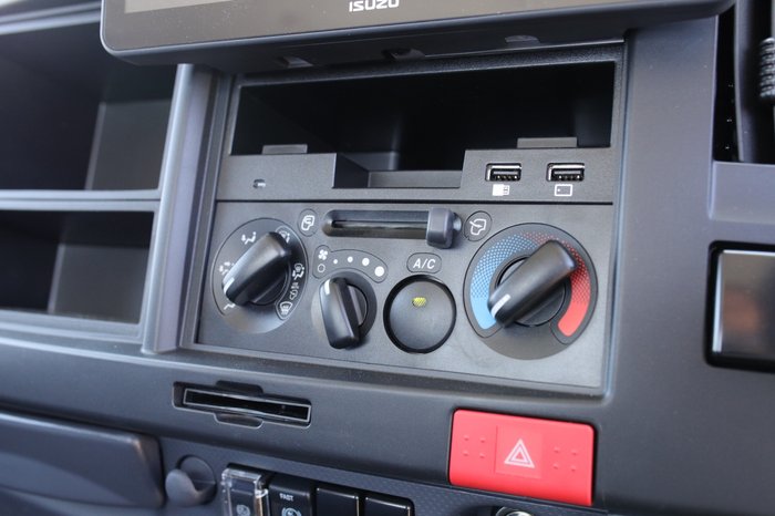 2025 Isuzu Trucks NPS 75/45-155 NEW  4x4 Tray