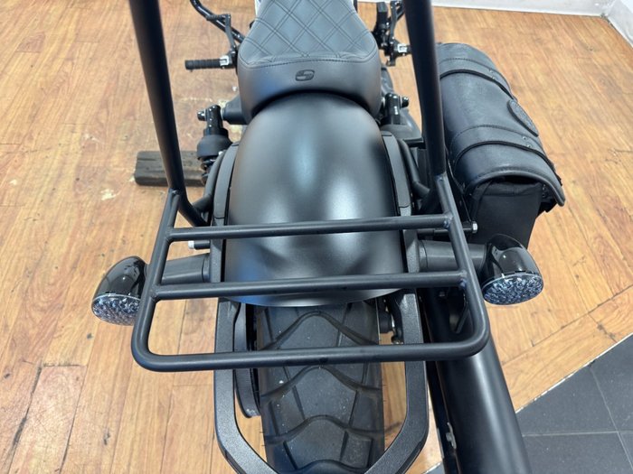 2018 Indian SCOUT BOBBER THUNDER BLACK Black