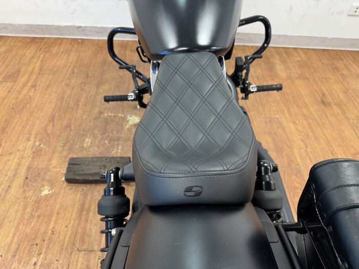 2018 Indian SCOUT BOBBER THUNDER BLACK Black