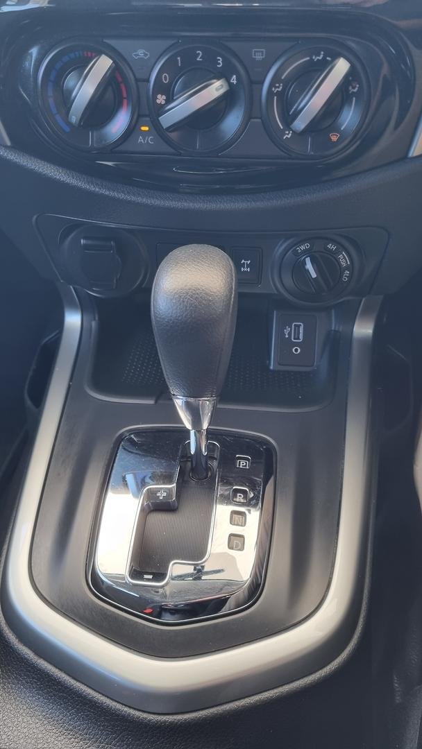 2021 Nissan Navara SL