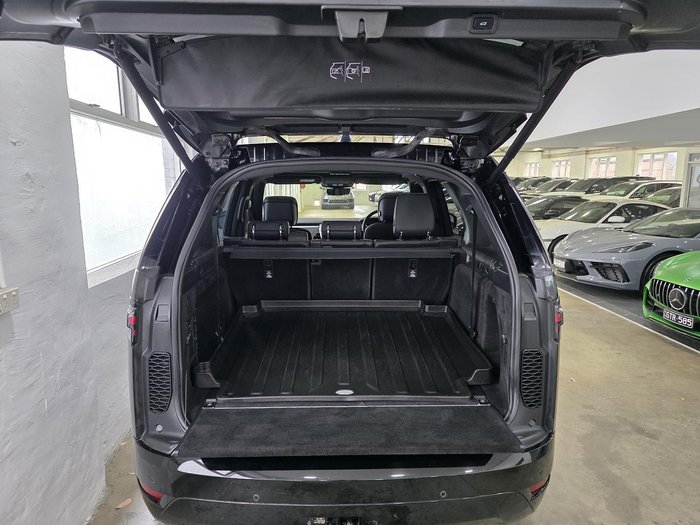 2021 Land Rover Discovery D300 R-Dynamic SE