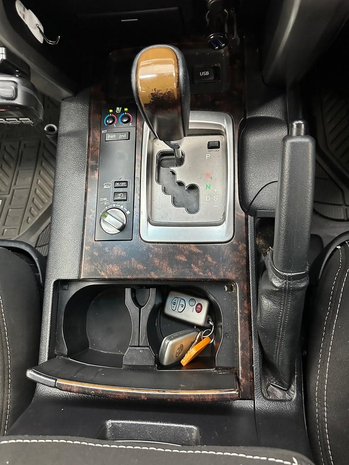 2012 Toyota Landcruiser Sahara VDJ200R MY10 4X4 Constant Glacier White