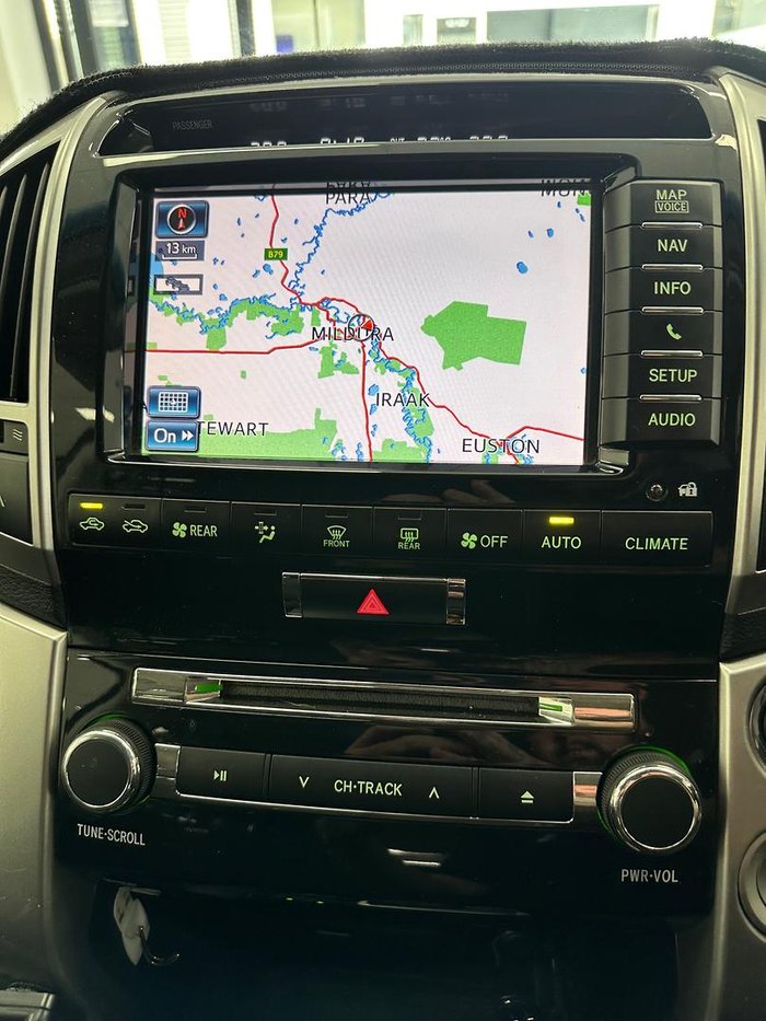 2012 Toyota Landcruiser Sahara VDJ200R MY10 4X4 Constant Glacier White