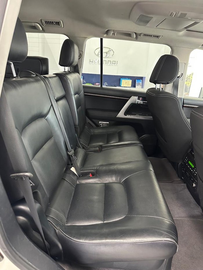 2012 Toyota Landcruiser Sahara VDJ200R MY10 4X4 Constant Glacier White