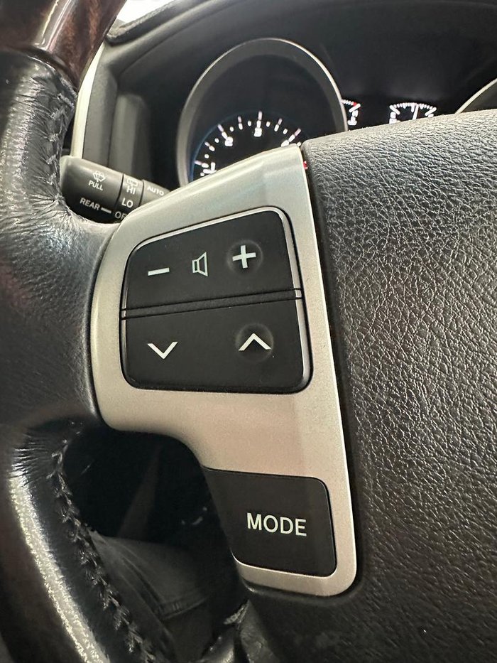 2012 Toyota Landcruiser Sahara VDJ200R MY10 4X4 Constant Glacier White