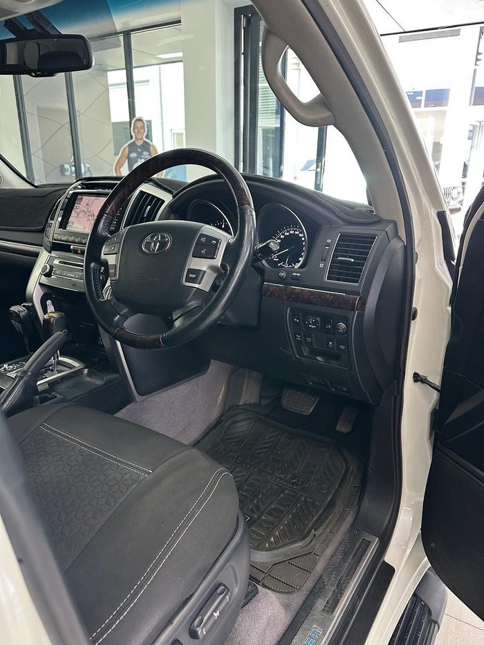2012 Toyota Landcruiser Sahara VDJ200R MY10 4X4 Constant Glacier White