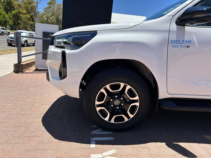 2025 Toyota Hilux SR5 48V GUN126R 4X4 Dual Range Glacier White