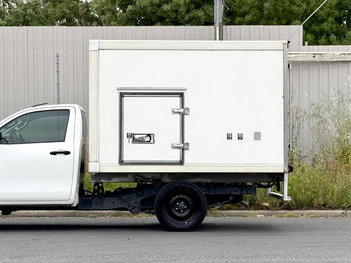 2018 Toyota Hilux Workmate TGN121R 4x2 Glacier White