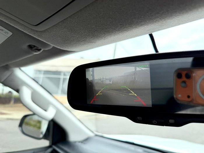 2018 Toyota Hilux Workmate TGN121R 4x2 Glacier White