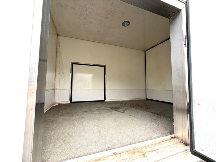 2018 Toyota Hilux Workmate TGN121R 4x2 Glacier White