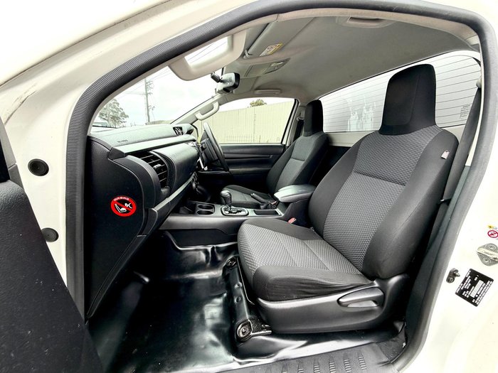 2018 Toyota Hilux Workmate TGN121R 4x2 Glacier White