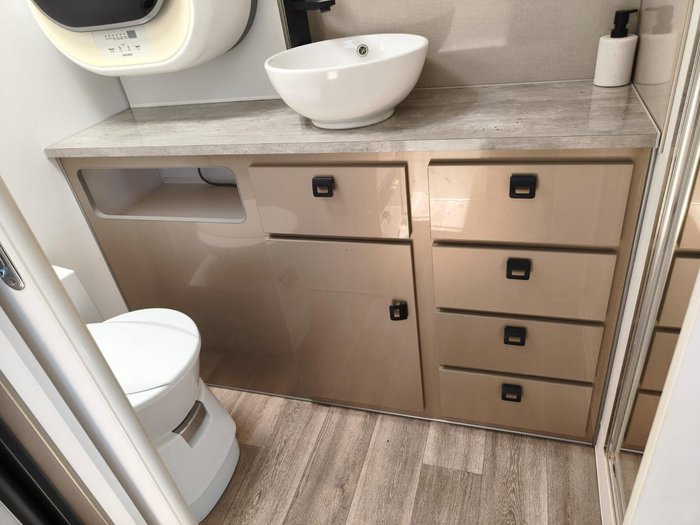 2020 JB Caravans Scorpion Sting 20'6 Rd Cafe