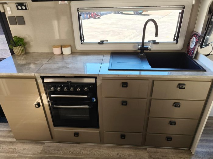 2020 JB Caravans Scorpion Sting 20'6 Rd Cafe