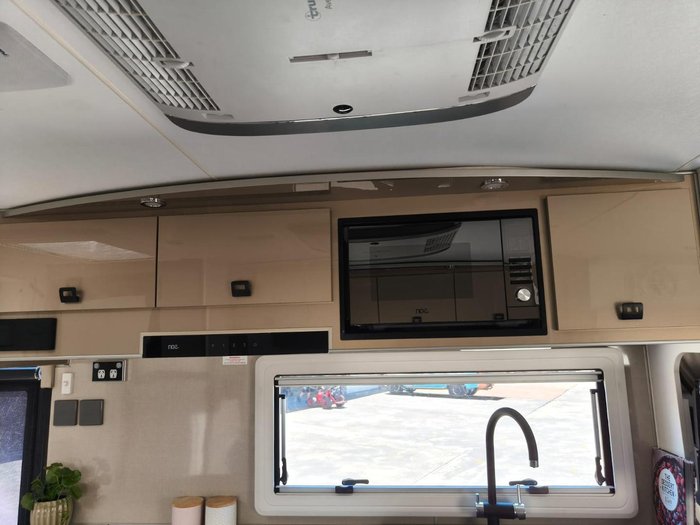 2020 JB Caravans Scorpion Sting 20'6 Rd Cafe