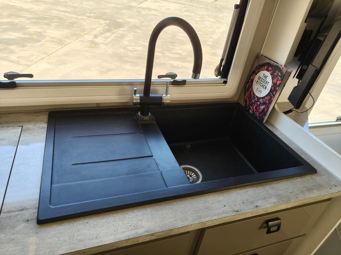 2020 JB Caravans Scorpion Sting 20'6 Rd Cafe