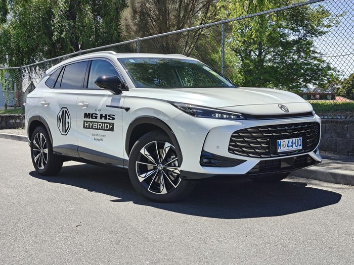 2025 MG HS