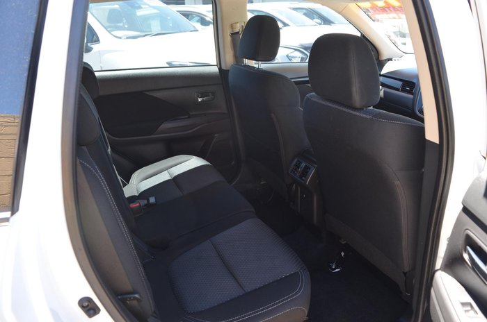 2018 Mitsubishi Outlander ES