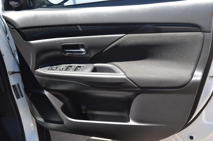 2018 Mitsubishi Outlander ES