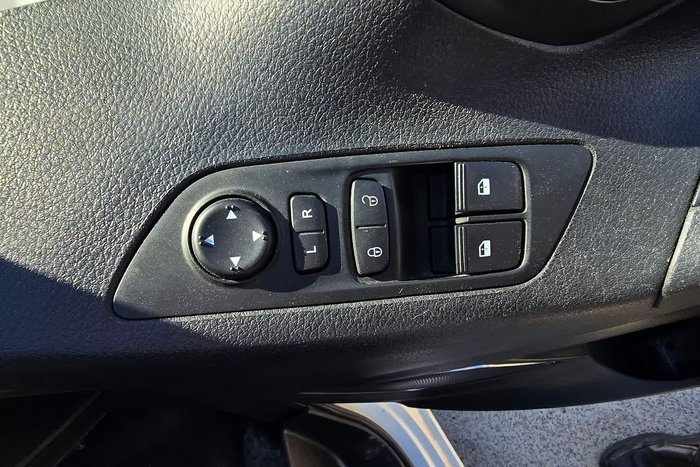 2022 LDV G10 LIFT DOOR