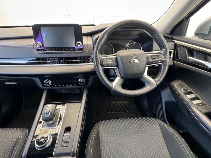 2023 Mitsubishi Outlander ES