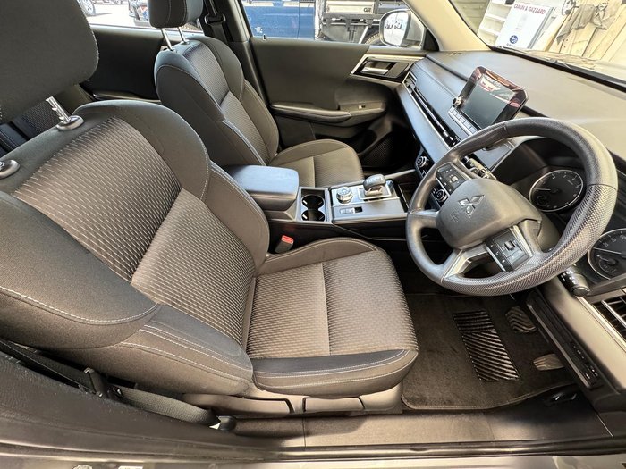 2023 Mitsubishi Outlander ES