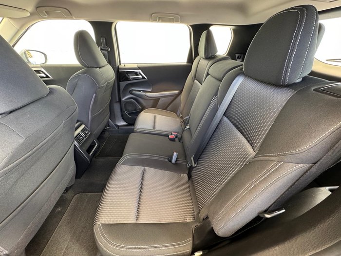 2023 Mitsubishi Outlander ES