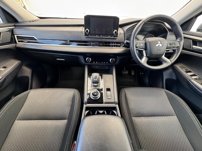 2023 Mitsubishi Outlander ES