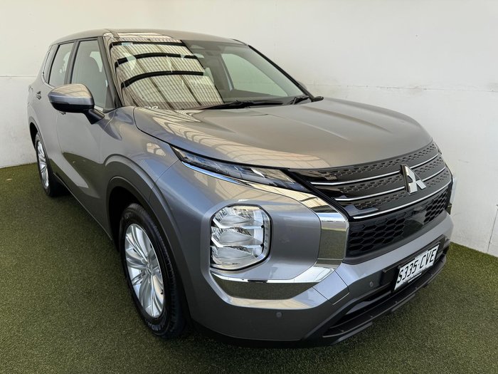 2023 Mitsubishi Outlander ES