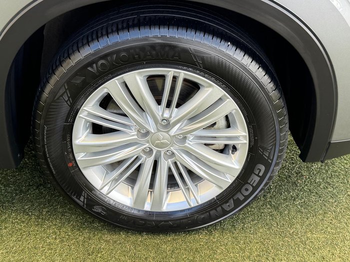 2023 Mitsubishi Outlander ES