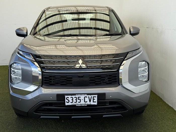 2023 Mitsubishi Outlander ES