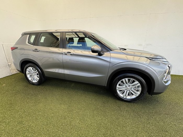 2023 Mitsubishi Outlander ES