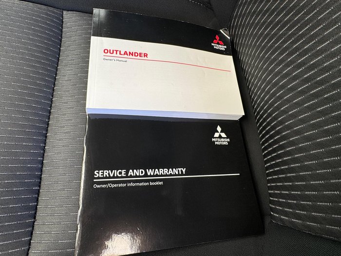 2023 Mitsubishi Outlander ES