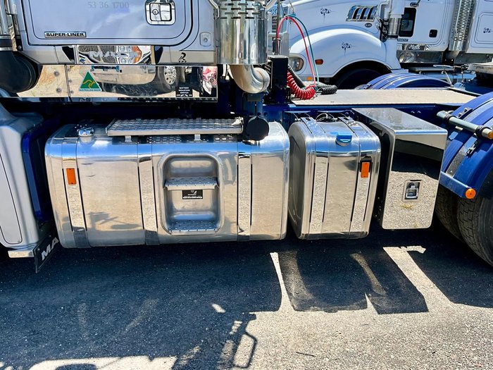 2023 Mack Superliner M