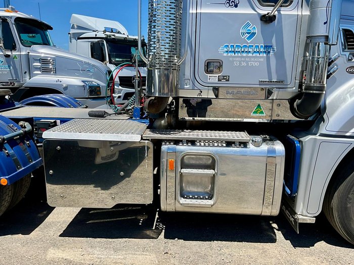 2023 Mack Superliner M