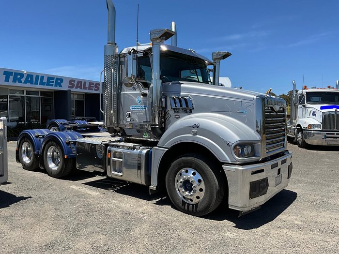 2023 Mack Superliner M
