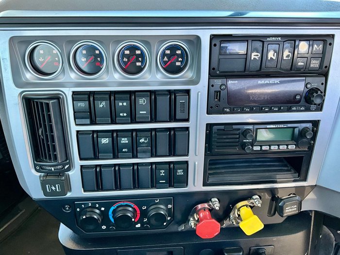 2023 Mack Superliner M