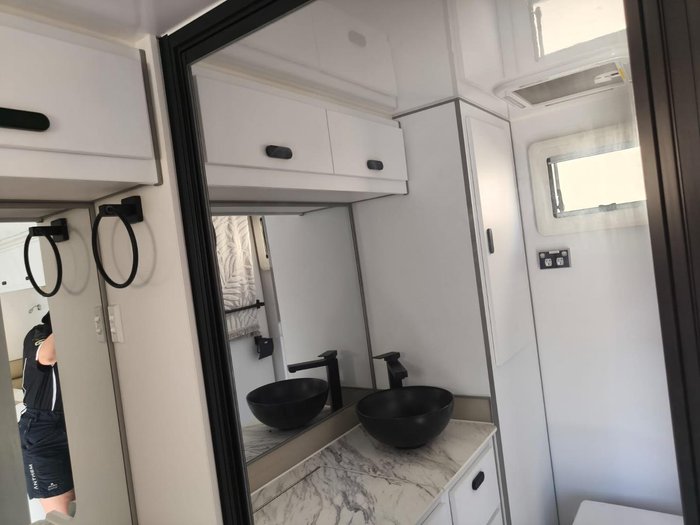 2025 JB Caravans Scorpion Sting Air 21'6 Rd Sc