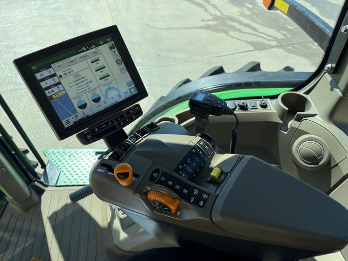 2022 John Deere 7R210