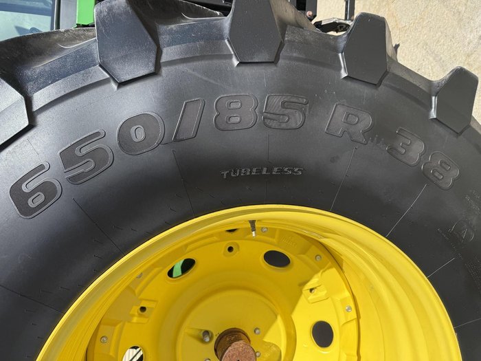 2022 John Deere 7R210